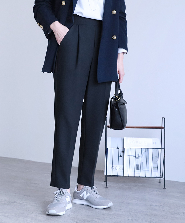 センタープレステーパードパンツ