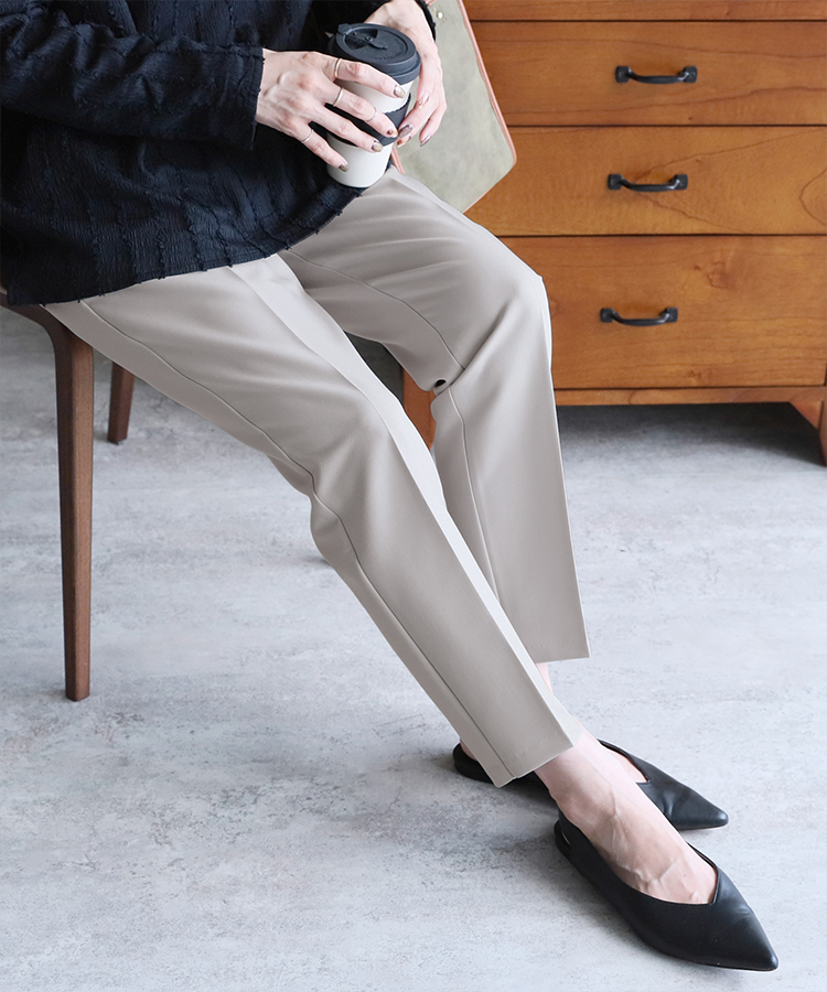センタープレステーパードパンツ