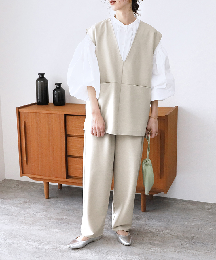 カーブタックパンツ